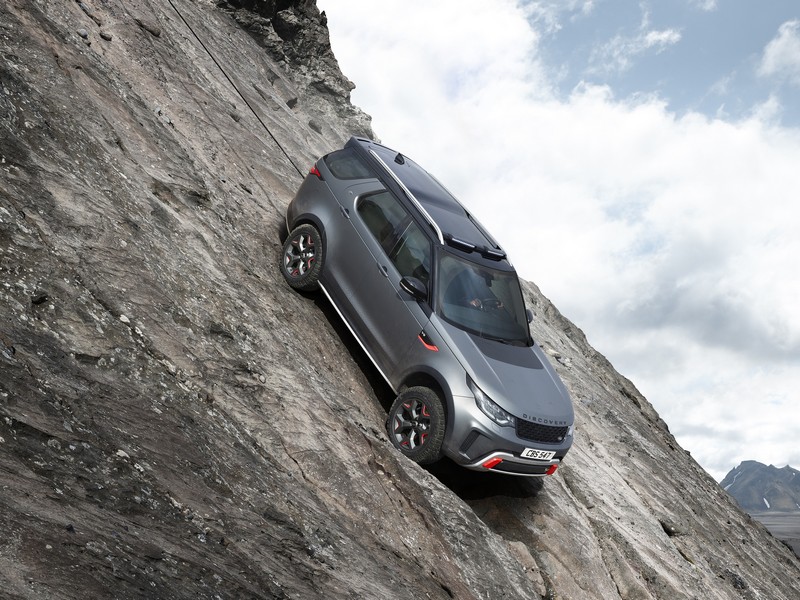 Land Rover Discovery ve vrcholné verzi SVX